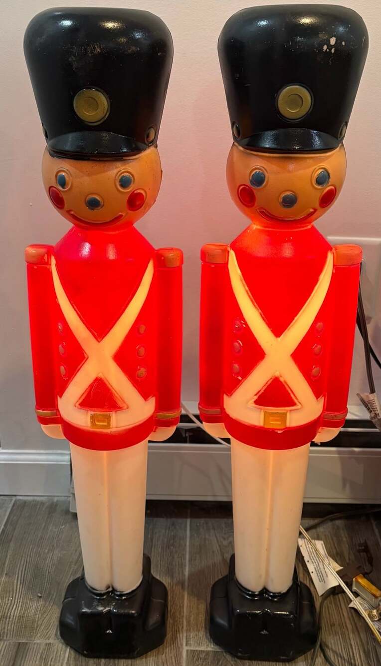 2 General Foam Plastics Pair Of Light Up Toy Soldier Blow Molds Christmas 31 Inc